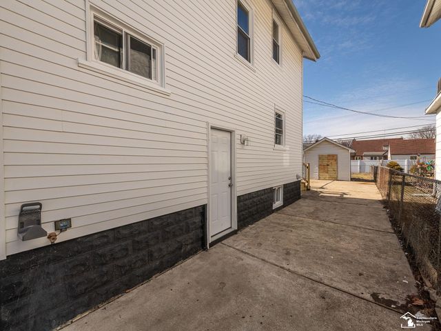 465 Riverview Avenue, Monroe, MI 48162