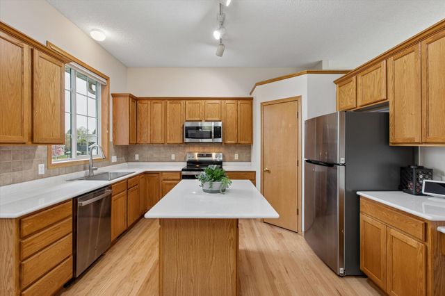 18769 Englewood Way, Farmington, MN 55024
