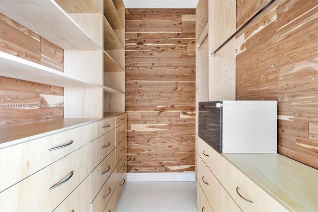 601 NE 36th St 1310, Miami, FL 33137