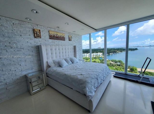 601 NE 36th St 1310, Miami, FL 33137