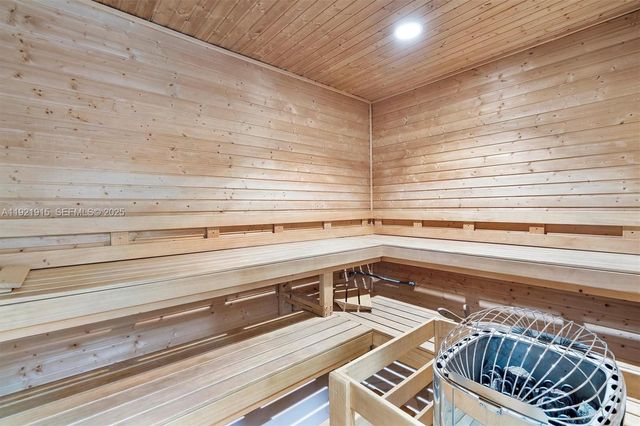 601 NE 36th St 1310, Miami, FL 33137