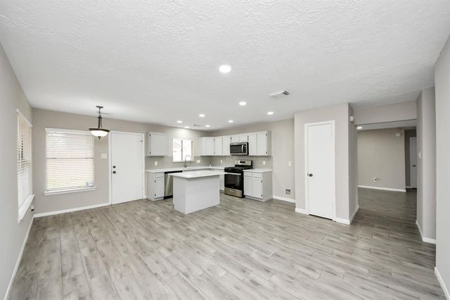 4915 Pecan Grove Dr, Pearland, TX 77584