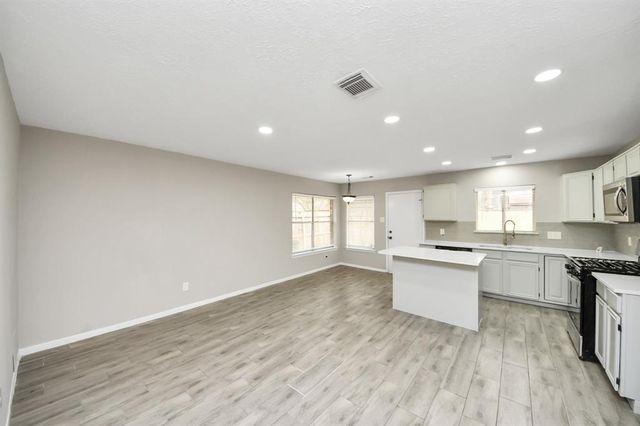 4915 Pecan Grove Dr, Pearland, TX 77584