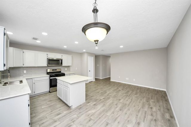 4915 Pecan Grove Dr, Pearland, TX 77584