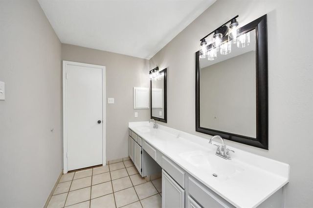 4915 Pecan Grove Dr, Pearland, TX 77584