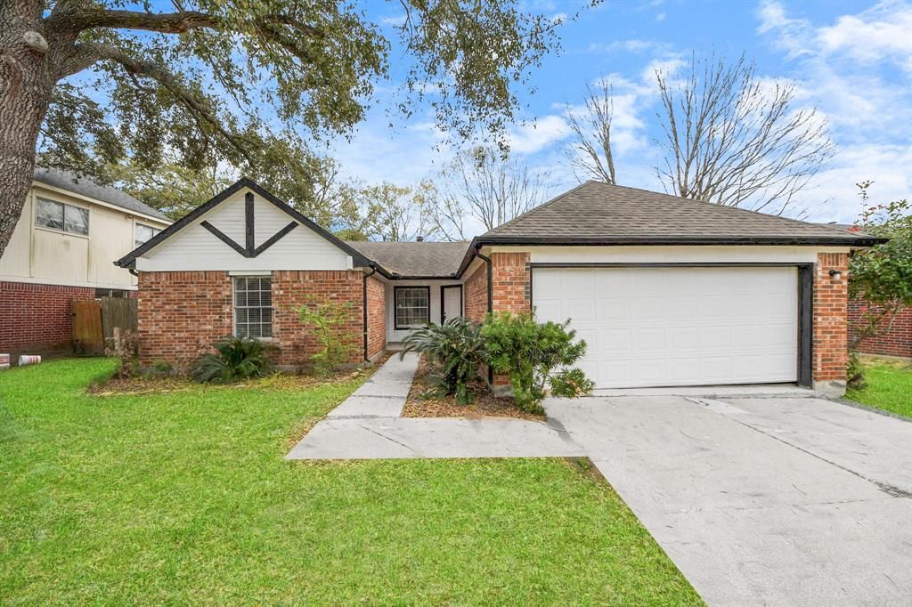 4915 Pecan Grove Dr, Pearland, TX 77584