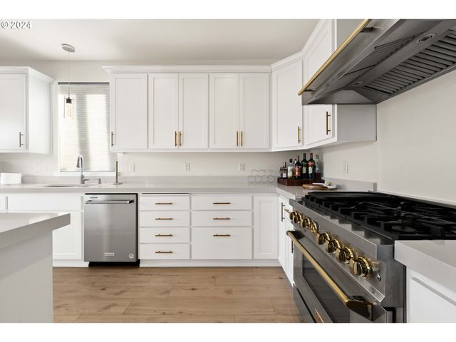 1575 BEACH LOOP Dr Sw, Bandon, OR 97411