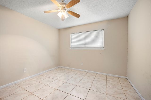 2213 Live Oak Dr, Portland, TX 78374