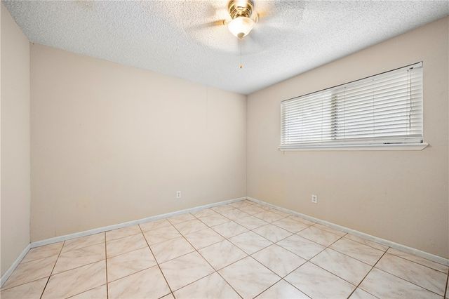 2213 Live Oak Dr, Portland, TX 78374