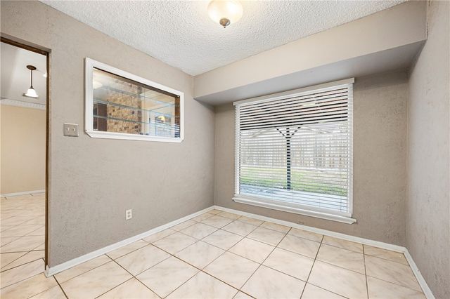 2213 Live Oak Dr, Portland, TX 78374