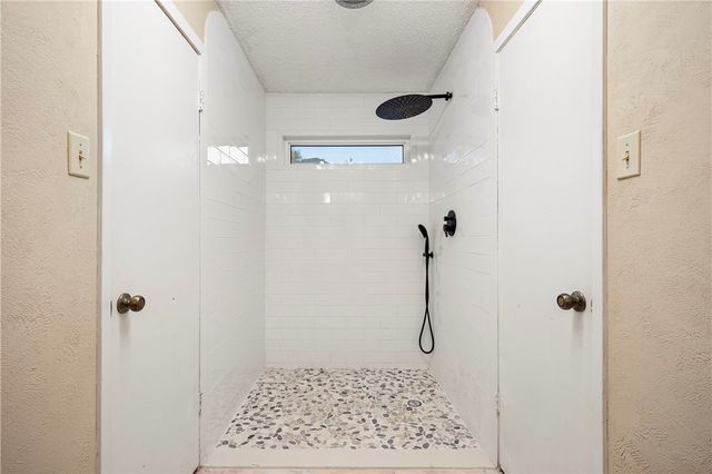 2213 Live Oak Dr, Portland, TX 78374