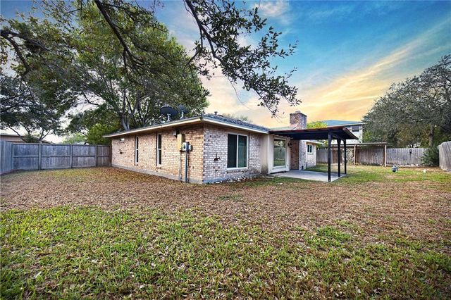 2213 Live Oak Dr, Portland, TX 78374