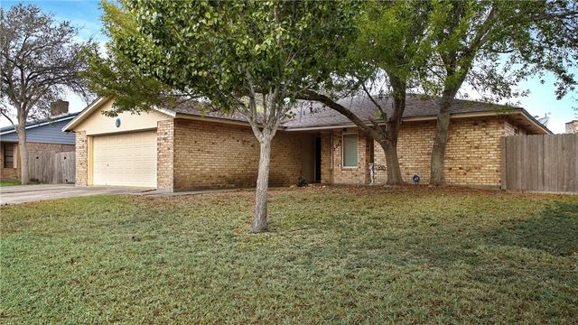 2213 Live Oak Dr, Portland, TX 78374