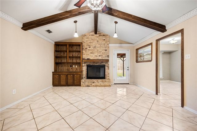 2213 Live Oak Dr, Portland, TX 78374