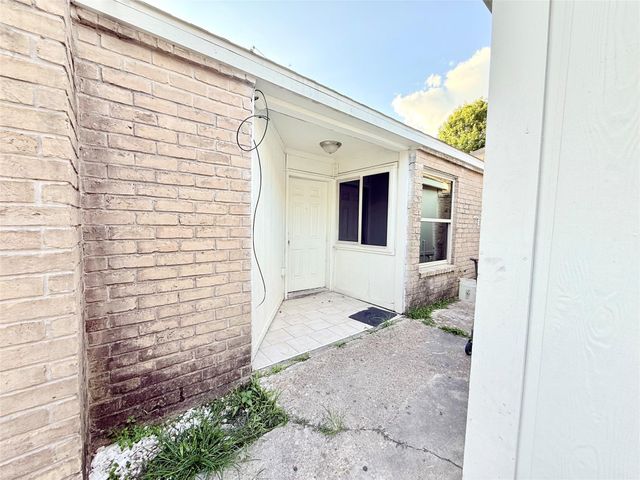 3918 Summit Valley Drive, Houston, TX 77082