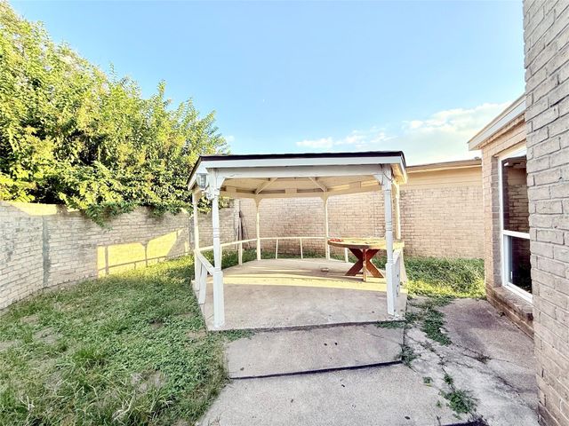 3918 Summit Valley Drive, Houston, TX 77082