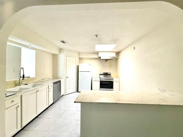 3918 Summit Valley Drive, Houston, TX 77082