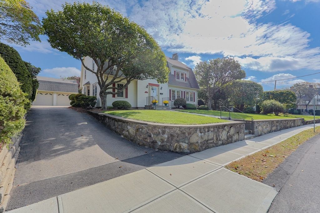 11 Beacon Park Rd, Norwood, MA 02062