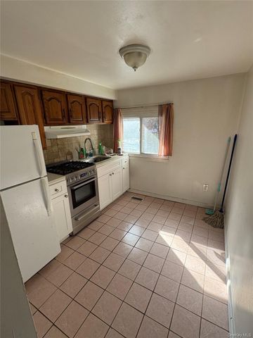 281 Graff Avenue, Bronx, NY 10465