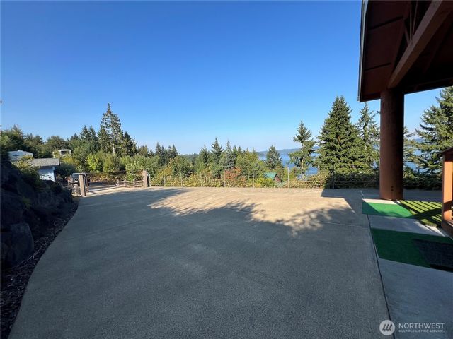 61 Nevergiveup Road, Brinnon, WA 98320