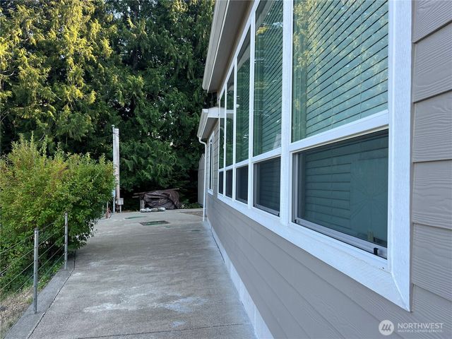 61 Nevergiveup Road, Brinnon, WA 98320