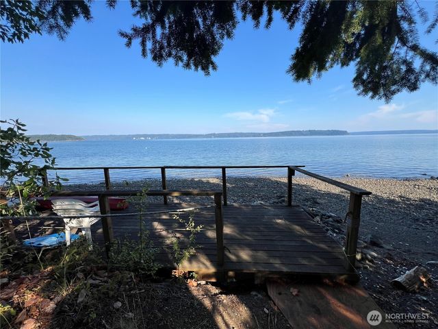 61 Nevergiveup Road, Brinnon, WA 98320