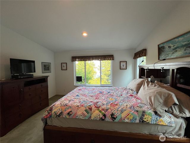 61 Nevergiveup Road, Brinnon, WA 98320