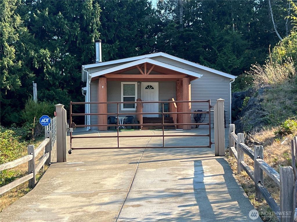 61 Nevergiveup Road, Brinnon, WA 98320