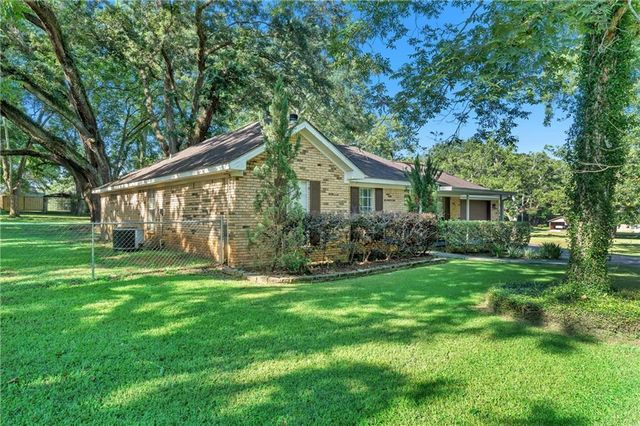 11851 Mose Lane N, Grand Bay, AL 36541