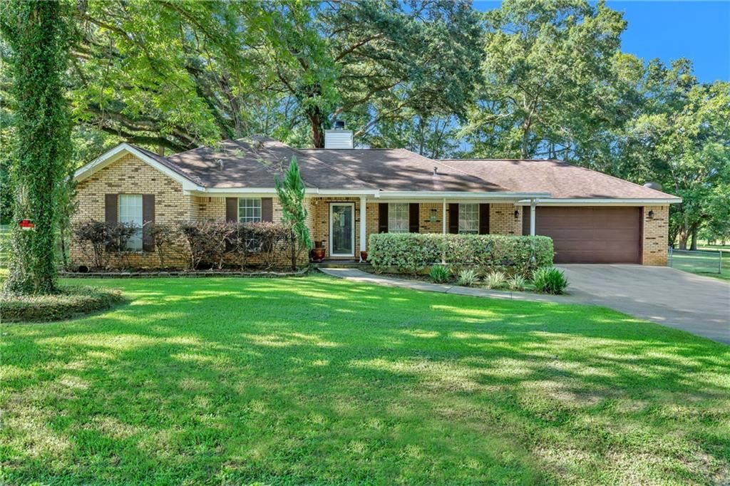 11851 Mose Lane N, Grand Bay, AL 36541
