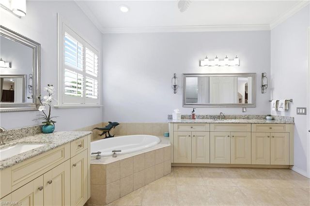 10736 Fieldfair DR, Naples, FL 34119