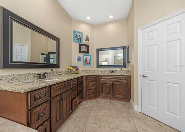 10422 GREENDALE DRIVE, Tampa, FL 33626