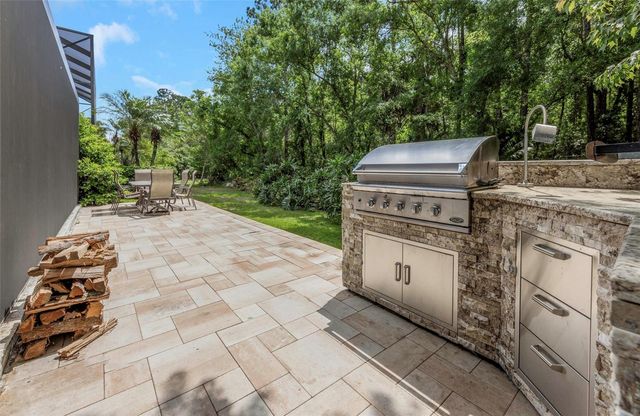 10422 GREENDALE DRIVE, Tampa, FL 33626