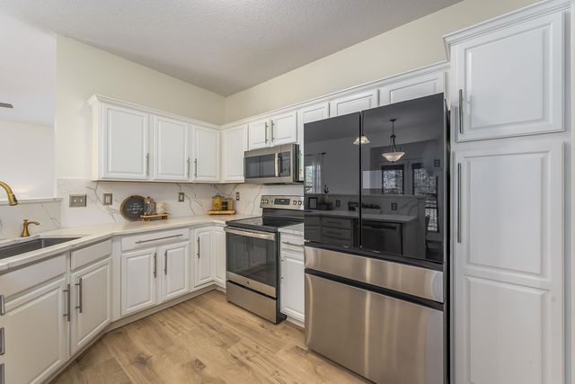 830 N Bracken Cir, Wichita, KS 67206