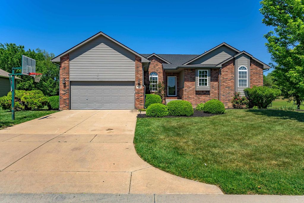 830 N Bracken Cir, Wichita, KS 67206