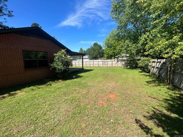 1809 Church Ave, Mena, AR 71953