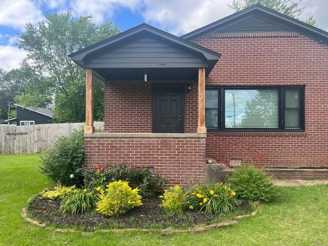 1809 Church Ave, Mena, AR 71953