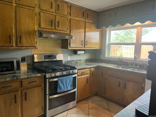 1809 Church Ave, Mena, AR 71953