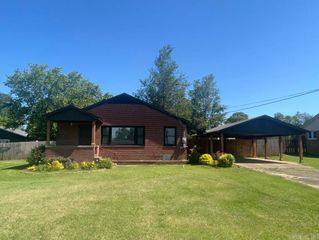 1809 Church Ave, Mena, AR 71953