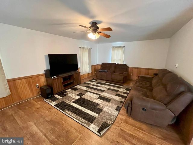 7815 EAST RD, Pasadena, MD 21122