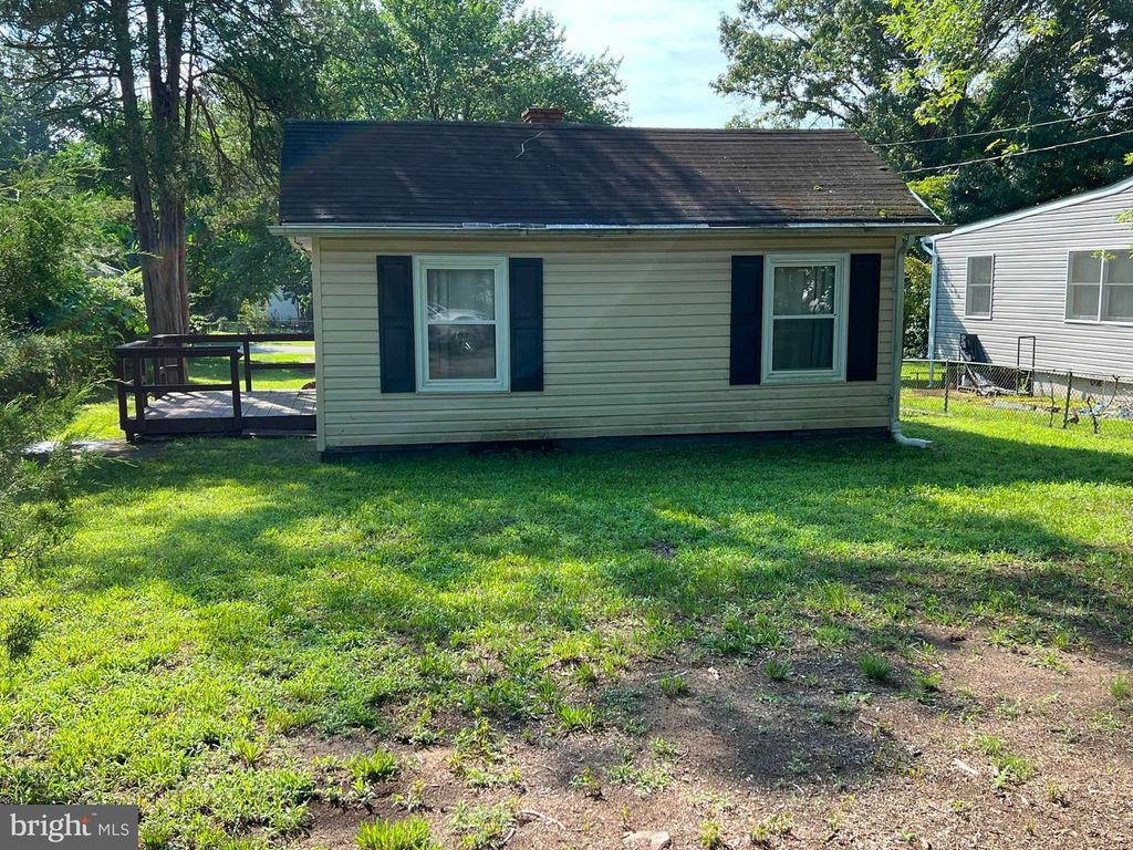 7815 EAST RD, Pasadena, MD 21122