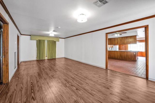 1417 15th Street, Huntsville, TX 77340