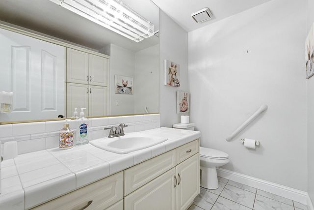 2843 Carolina Avenue, Clovis, CA 93611