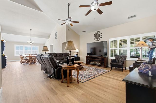 2843 Carolina Avenue, Clovis, CA 93611