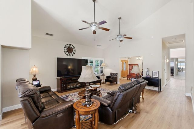 2843 Carolina Avenue, Clovis, CA 93611