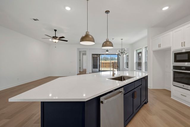 2083 Pine Grove Lane, Arlington, TX 76005