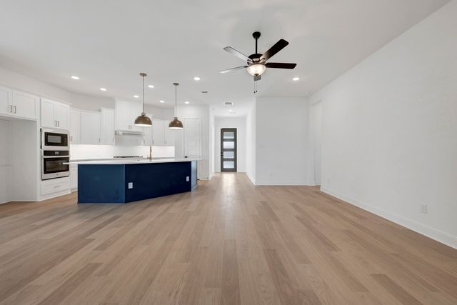 2083 Pine Grove Lane, Arlington, TX 76005