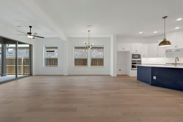 2083 Pine Grove Lane, Arlington, TX 76005