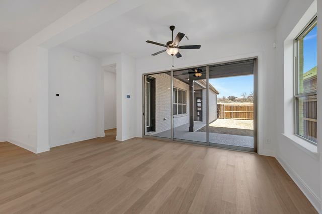 2083 Pine Grove Lane, Arlington, TX 76005