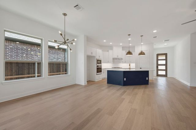 2083 Pine Grove Lane, Arlington, TX 76005